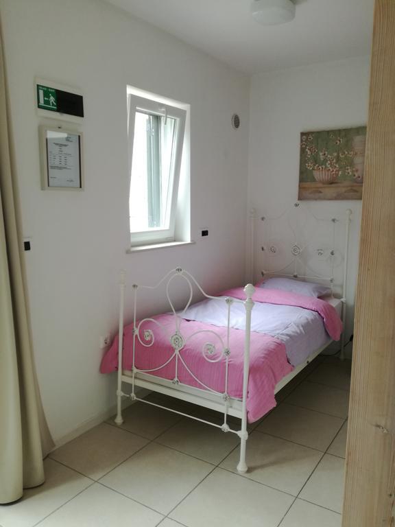 Apartments Villa Ina Brsec Bagian luar foto