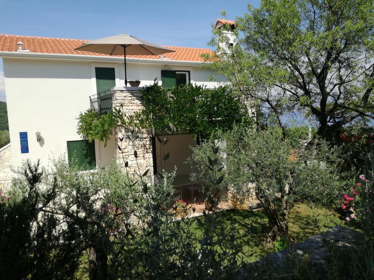 Apartments Villa Ina Brsec Bagian luar foto