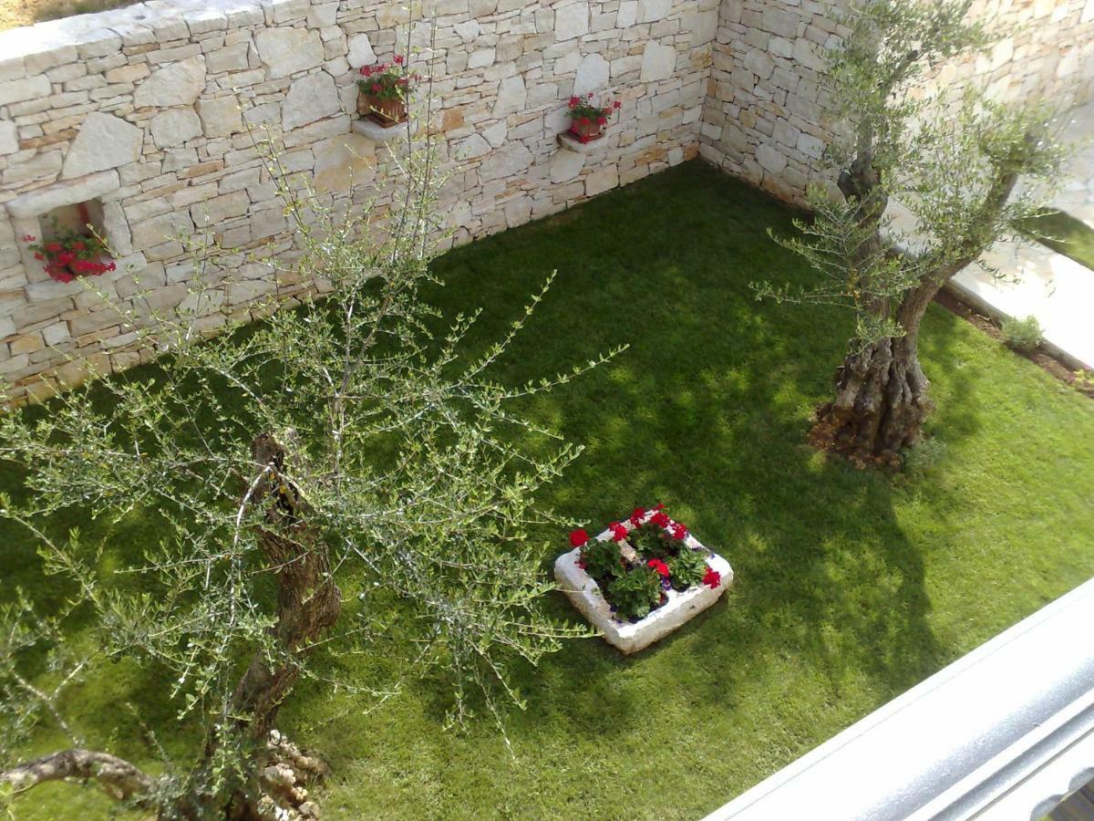 Apartments Villa Ina Brsec Bagian luar foto